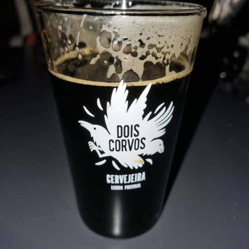 Time for a beer with a friend at Dois Corvos